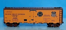 CB40: PFE 44808 Pacific Fruit Express Ventilated Reefer HO Scale
