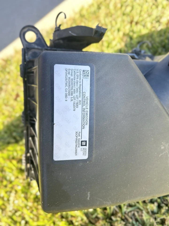 Chevrolet Silverado 1500 2021 5,3 L V-8 conjunto de admisión de aire OEM Foto 2 de 3