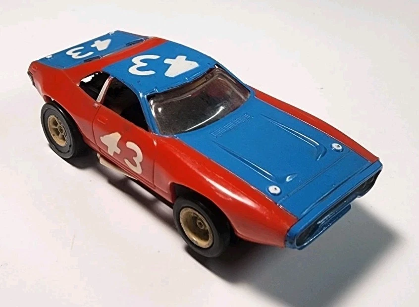 Auto World Stock Car Legend Richard Petty Plymouth Road Runner Fits AW SC355 - Foto 12