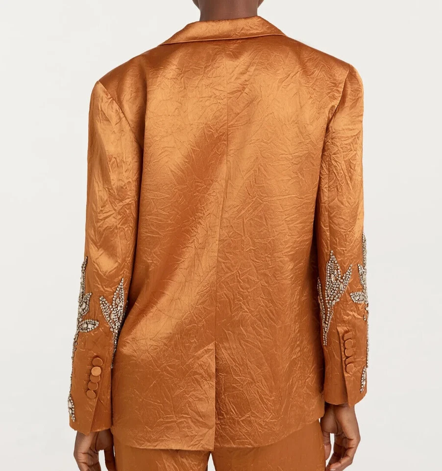 NOVO COM ETIQUETAS - CINQ À SEPT 'Cheyenne' Blazer de Cetim Enfeitado com Cristal, Pecan - Tamanho 2 - Imagem 4 de 4