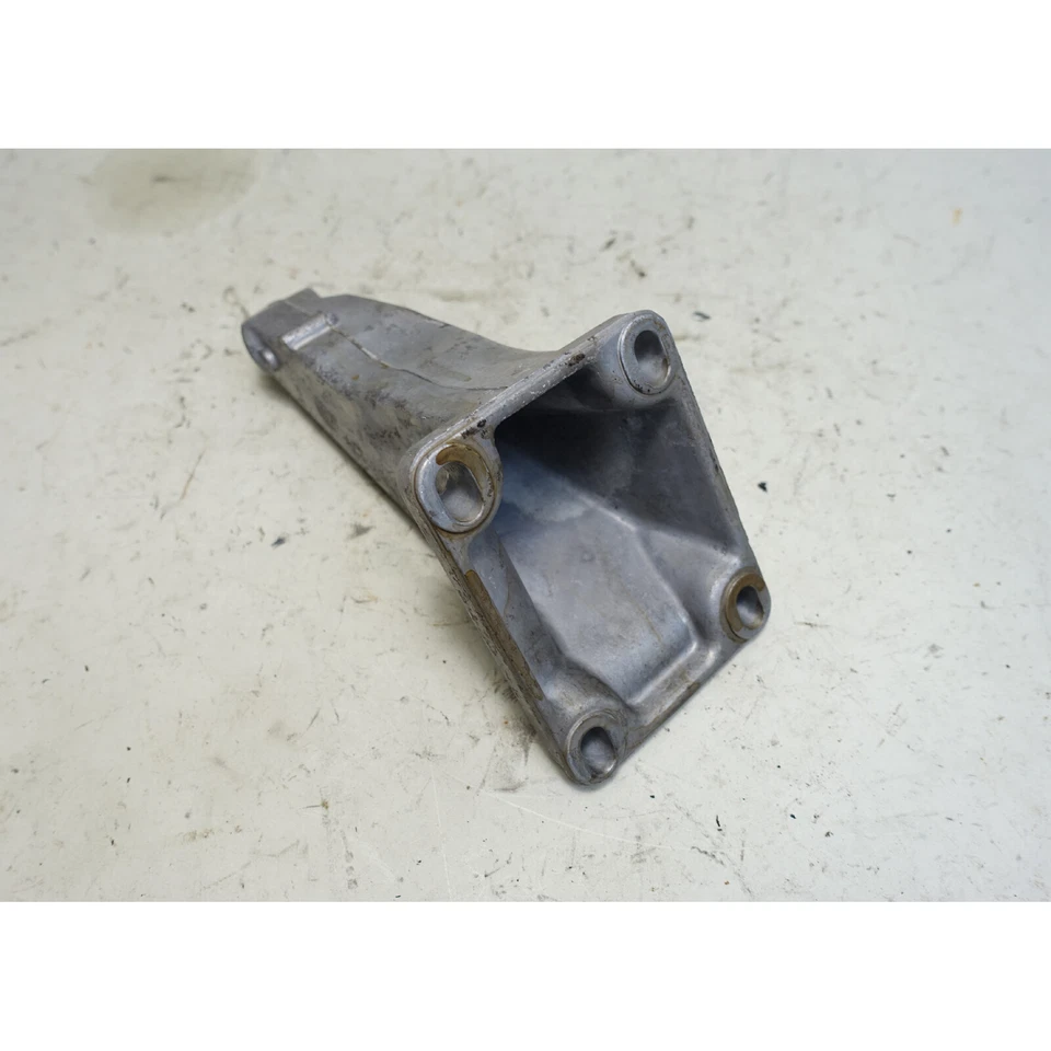 Soporte de brazo de suspensión de motor de pasajero derecho 82-88 BMw E28 524td 528e M20 OEM Foto 3 de 4