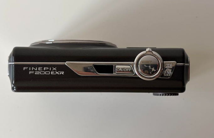 FUJIFILM FinePix F200 EXR Compact Digital Camera w/ Box FUJIFILM FinePix F200 EXR Compact Digital Camera w/ Box