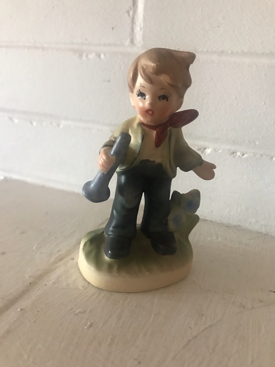 小さな人形 男の子 Vintage Porcelain Figurine Little Boy with Horn Player Perhaps