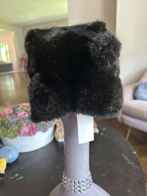Jennifer Ouellette Black faux fur hat with bow &pom poms  display picture 3
