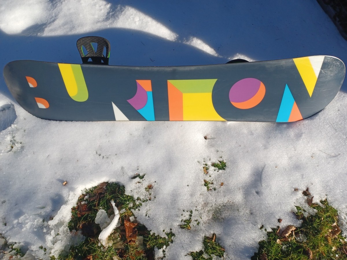 Burton Super Hero Smalls 130cm Snowboard with Mission Burton Super Hero Smalls 130cm Snowboard with Mission