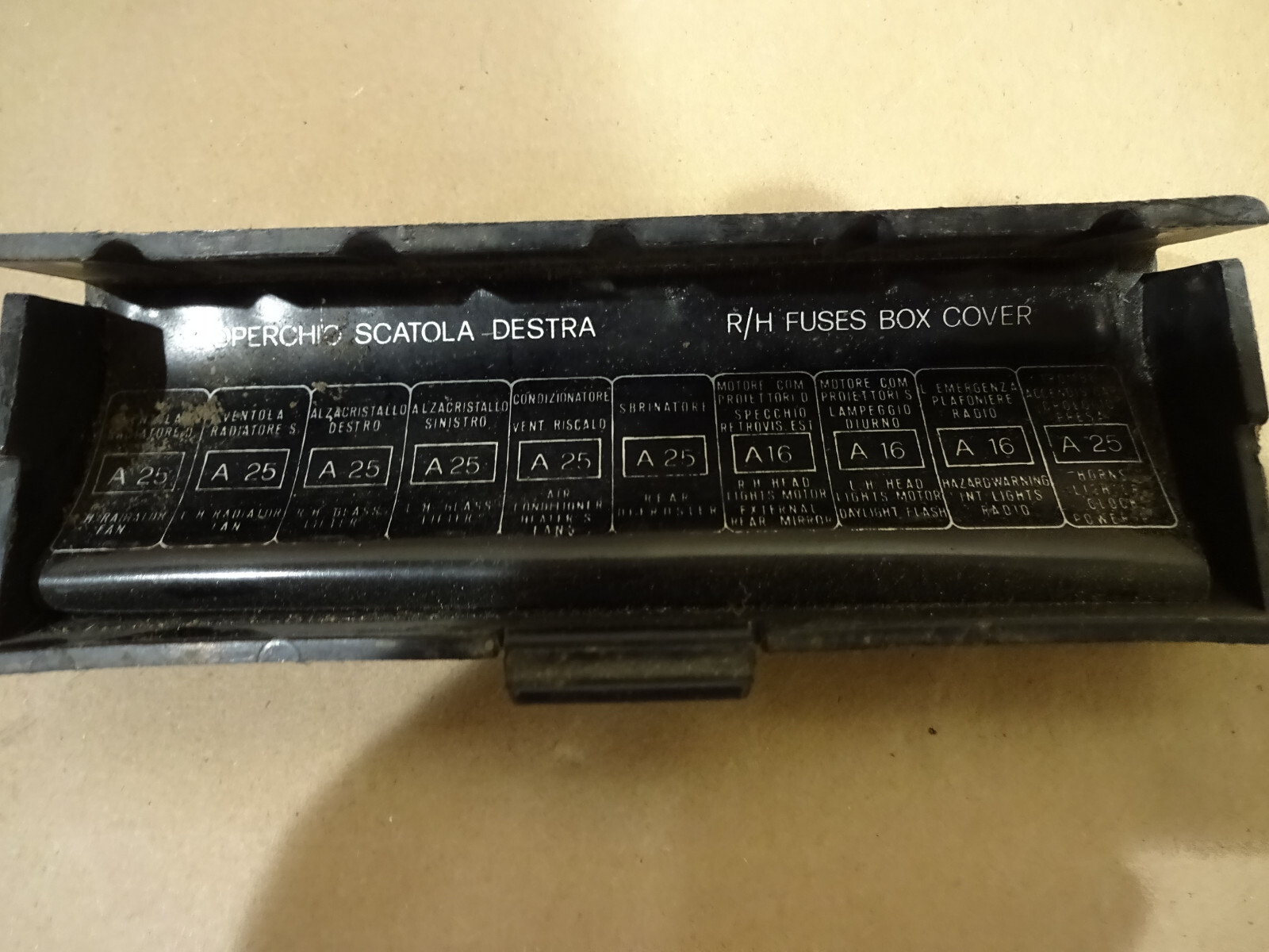 Ferrari 400 GT, 400 Auto - Fuse Box - P/N 116602