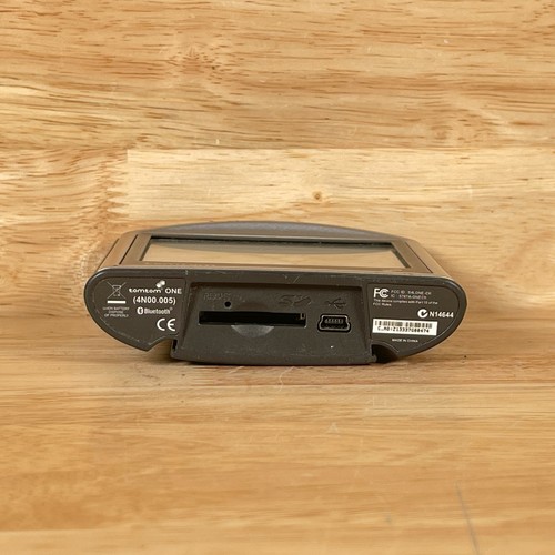 TomTom ONE 4N00.005 Black Bluetooth 3.5" Touch Screen LCD Digital GPS Navigator - Picture 2 of 3