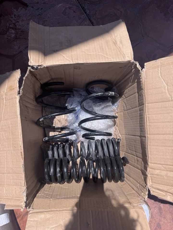 BMW G82 M4 Competition usado OEM resortes y topes de tope Foto 4 de 4