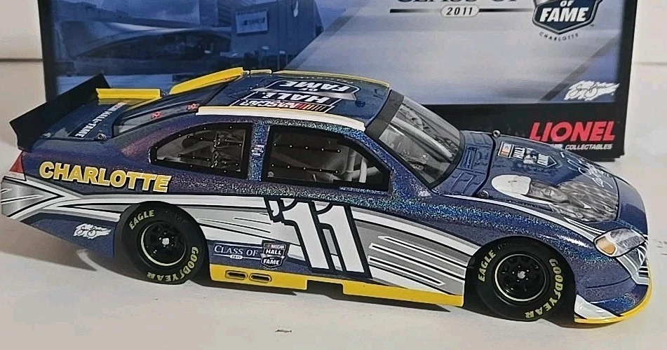 Lionel #11 Lee Petty NHOF 2011 clase Flashcoat color Ford Fusion Foto 3 de 4