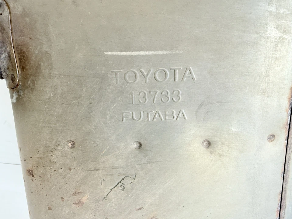 Tubo de escape Toyota Prius Prime 2017-2022 1,8 L con silenciador 94 k OEM Foto 4 de 4