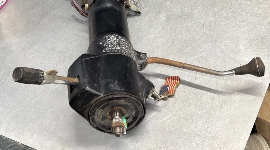 84-89 Chevy GMC K5 Blazer Jimmy Suburban Non Tilt A/T Steering Column Assembly - Image 3 of 4