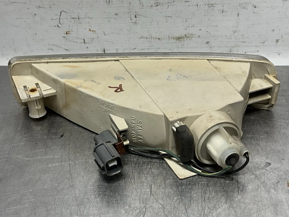 1991-1995 Acura Legend Sedan Front Bumper Turn Signal Light Right Passenger - Image 4 of 4