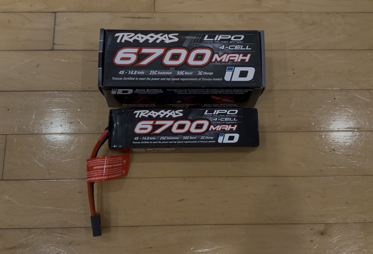 トラクサス　リポバッテリー　6700MAH 4-CELL　未使用　新品　純正品 Amazon | Traxxas LIPO 6700mAh 14,8V 4 Zellen 25C mit Traxxas