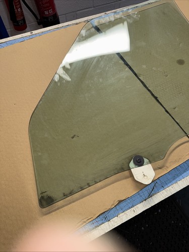 Discovery 3/4 L319 tdv6 Right Hand Front Door Drop Glass Window LR012276 (38y) - Picture 6 of 10