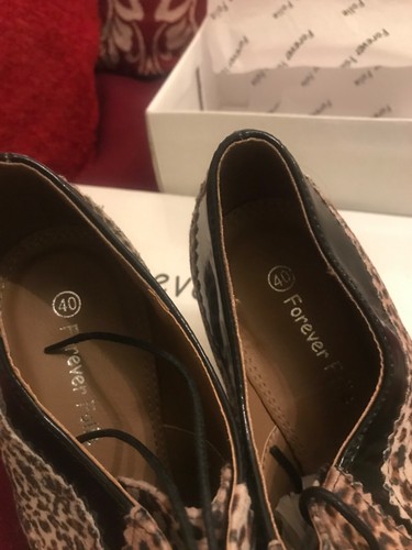 Gorgeous & stylish leopard print & black lace up heeled shoes size 7 - Picture 3 of 5