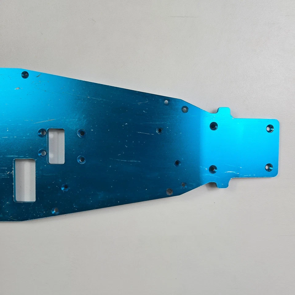 Chasis principal Hong Nor C-4 Ultra GT 1:8 de colección azul OFNA usado usado en excelente estado Foto 2 de 4