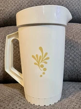 Tupperware Vintage 2 Quart Pitcher with Push Button Lid