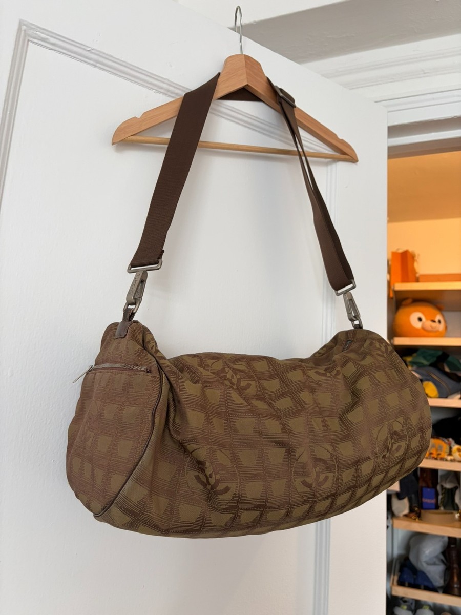 CHANELノベルティー ラウンド型ショルダーバッグ Vintage Chanel Chocolate Brown Travel Line Large Nylon Overnight