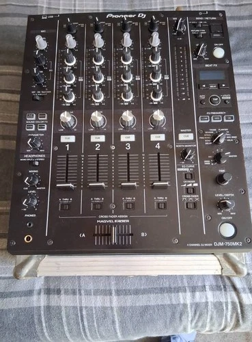 Pioneer DJM-750MK2 4-Channel DJ performance Mixer + Flight case + Decksaver