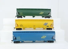 HO Scale Accurail 3320 3 Pack Chicago & North Western ACF 3-Bay Covered Hoppers