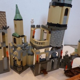 LEGO Harry Potter 4709 Hogwarts Castle 99.9 Complete w/ Minifigs Manual (no box)