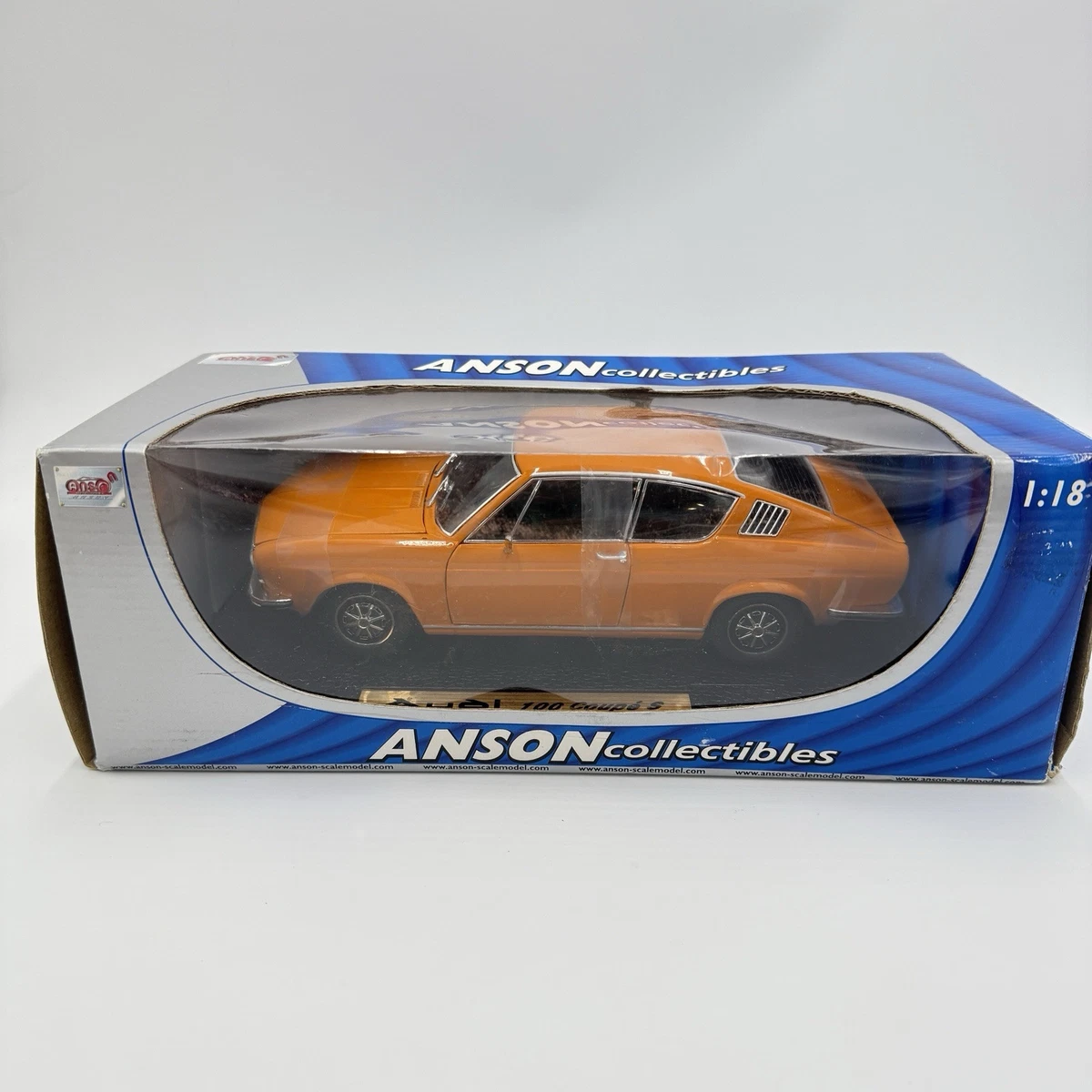 Miniature Triple9 1/18 – Audi 100 C3 Berline TAXI 1989 – Couleur Beige