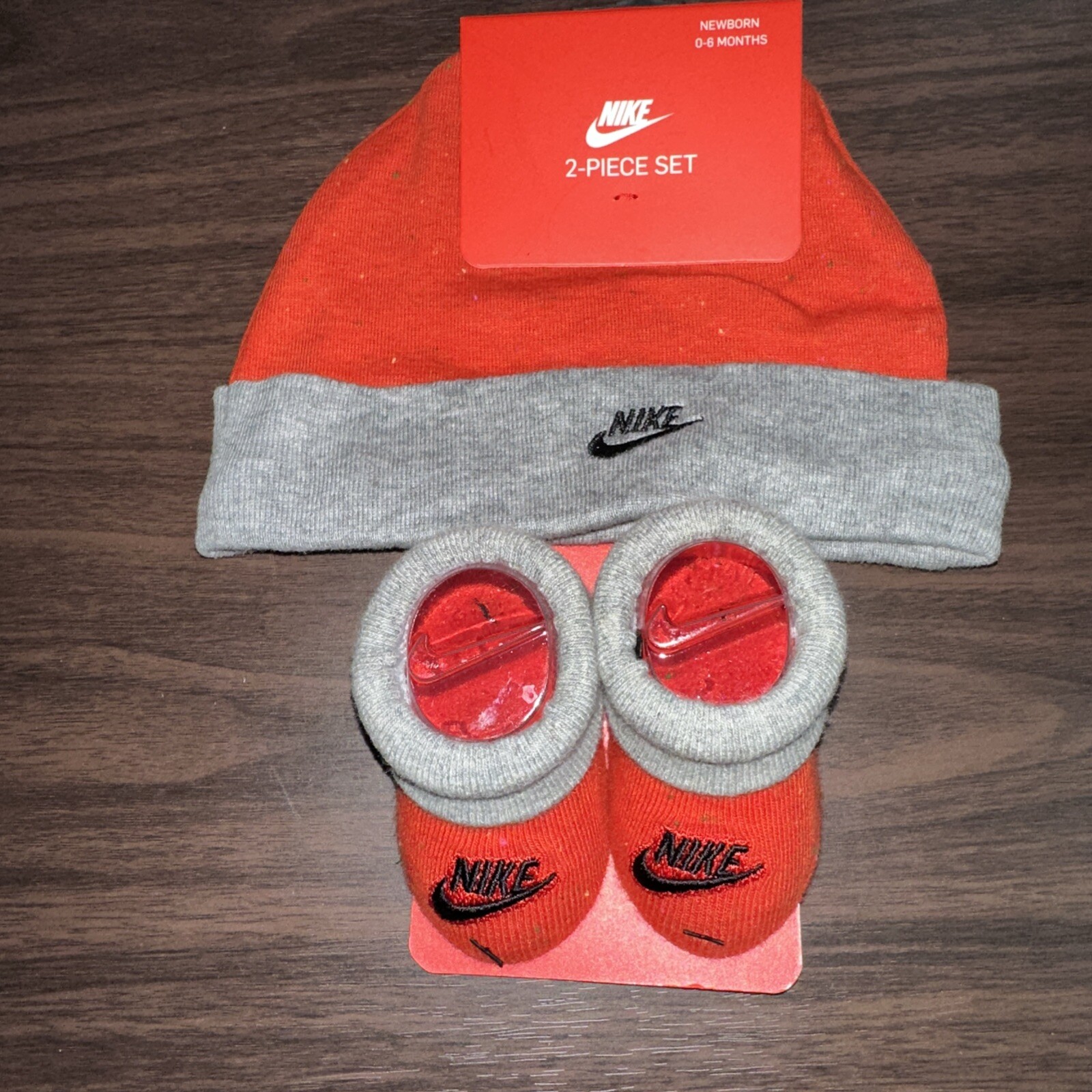 PONY Nike Stivaletti Culla Cappello E Stivaletti Neonato 0 6 Mesi Rosso E Grigio Maculato