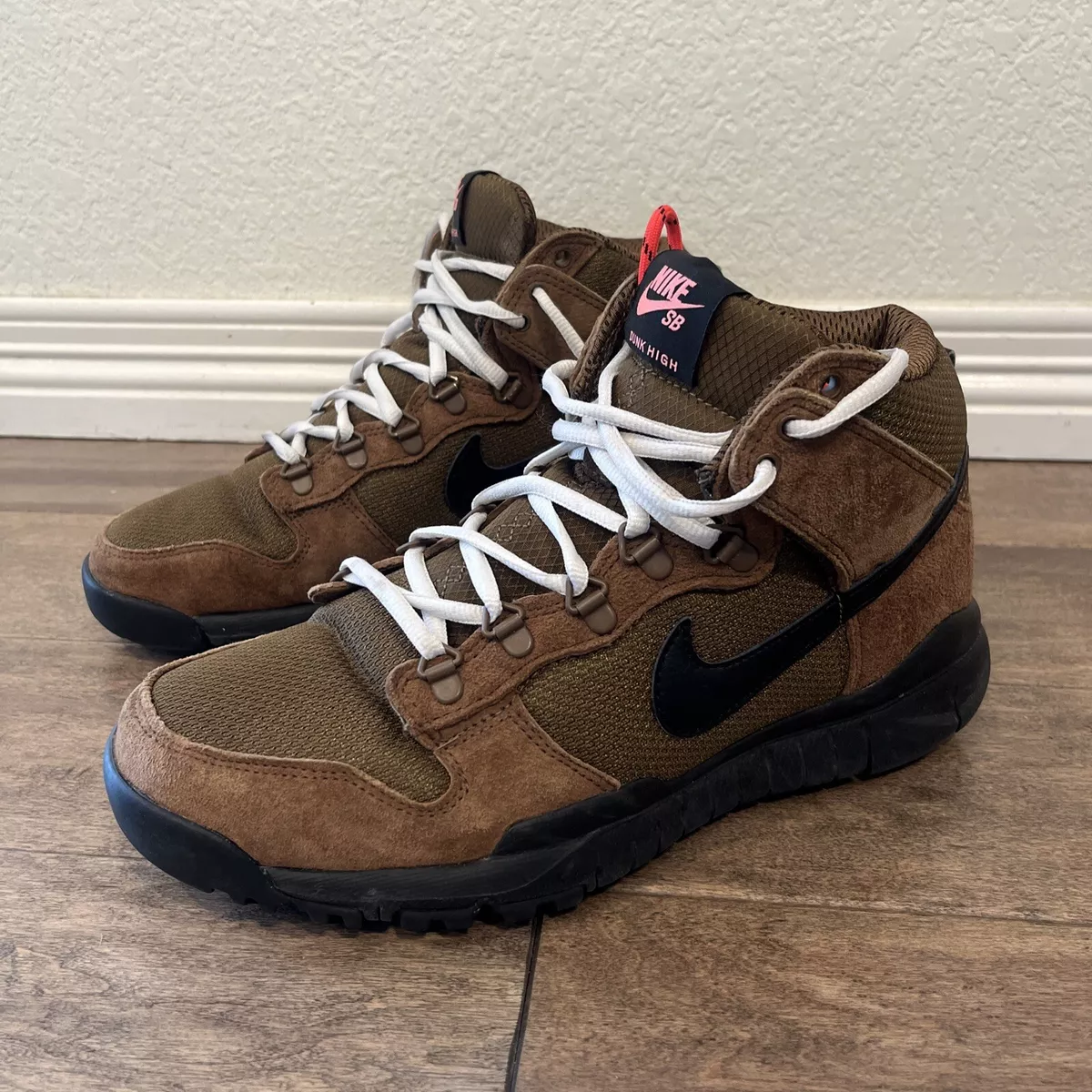 Nike sb dunk high boot on sale brown