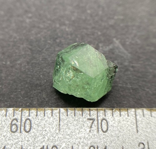 Cristallo granato tsavorite verde 3,93 ct - Colline Merelani, Tanzania - Foto 3 di 12