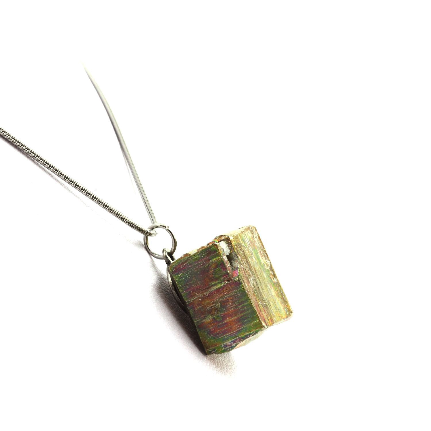 Collier en pyrite brute d'Espagne de 48.4 ct avec bélière en argent pour lithothérapie