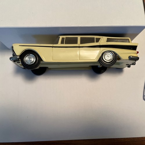 1959 Rambler Wagon Plastic Promo Model By Johan 1/25 Scale Yellow / Black - Picture 9 of 12