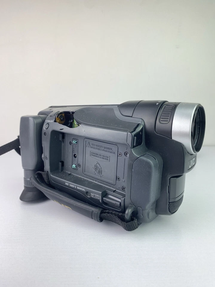 JVC GR-FX11EK Compact VHS Camcorder - For Parts Only - Image 2 of 4