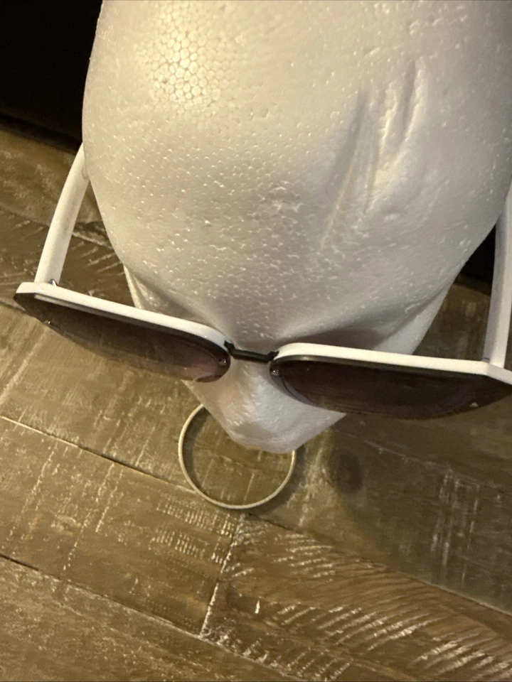 Vince Camuto女式太阳镜 — 第 4/4 张图片