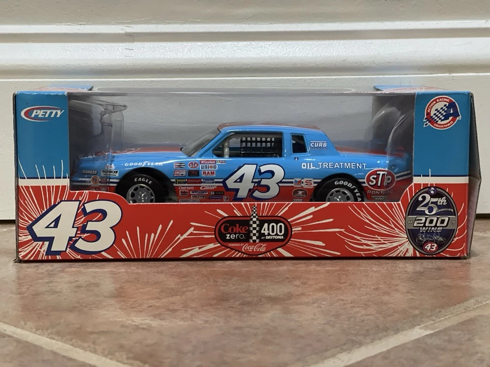 Richard Petty STP Pontiac Grand Prix 1984 acción NASCAR 1/24 sellado nuevo Foto 2 de 4