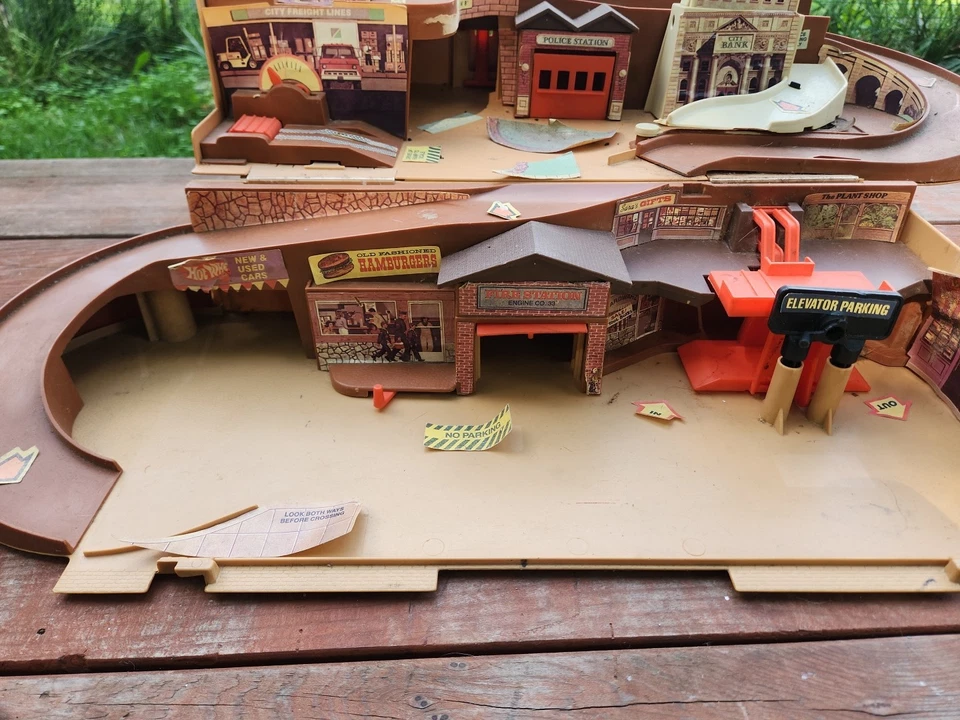 Hot Wheels City Service Center Sto N Go Vintage 1979 Estación de Bomberos Policía Carga Foto 2 de 4