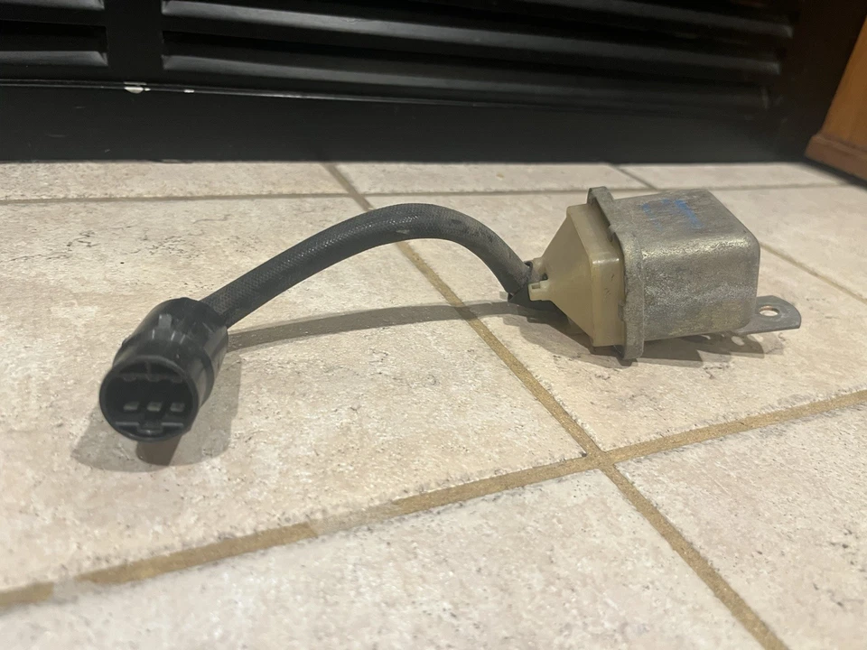 Relé de potencia del motor principal Mercury Capri 1991-1994 Foto 2 de 2