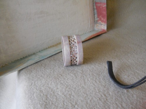 THREE VINTAGE CARVED SOAPSTONE TRINKET BOXES WITH MOTHER OF PEARL INLAY LID - Picture 10 of 17