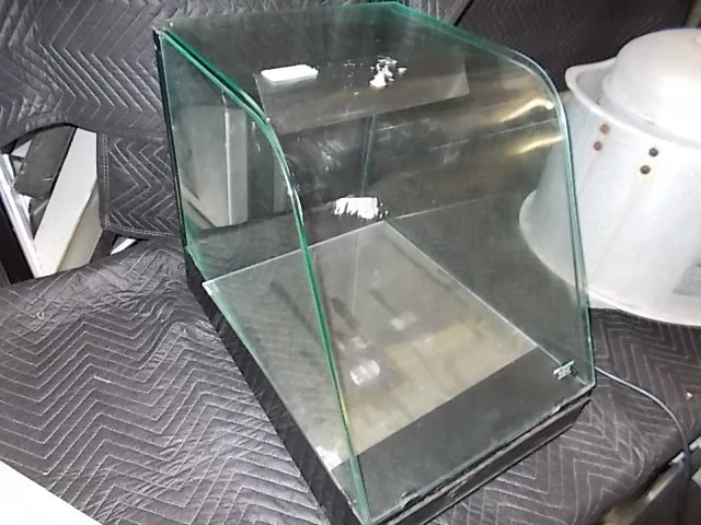 PIZZA / BAKERY COUNTER TOP GLASS DISPLAY CASE - NEED THIS SOLD - SEND ME OFFER