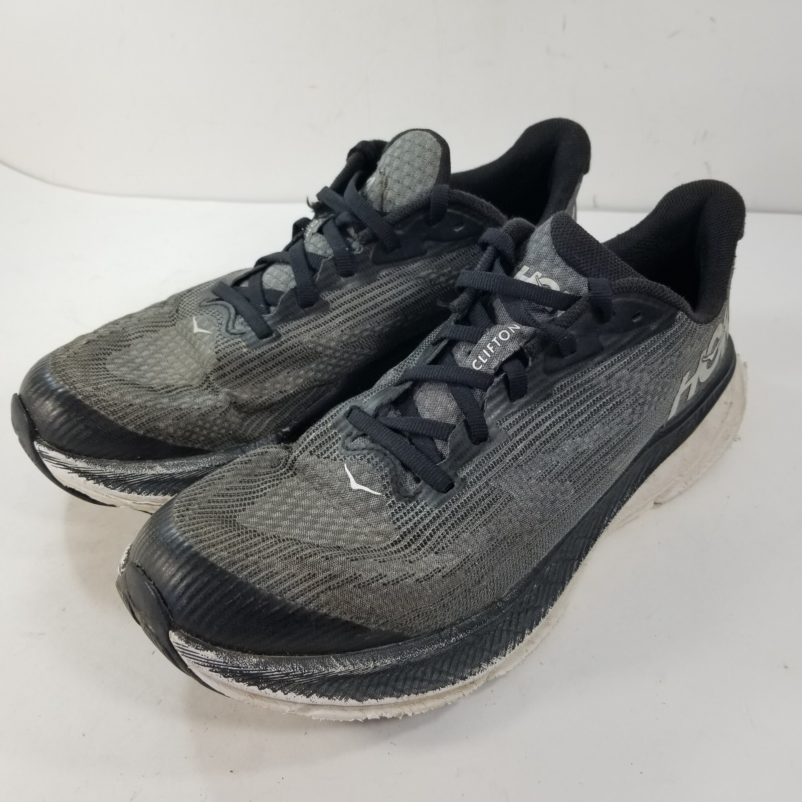 HOKA ONE ONE Clifton 9 Youth Big Kid Sneaker, Black/White, Unisex Size 6.5 MD US