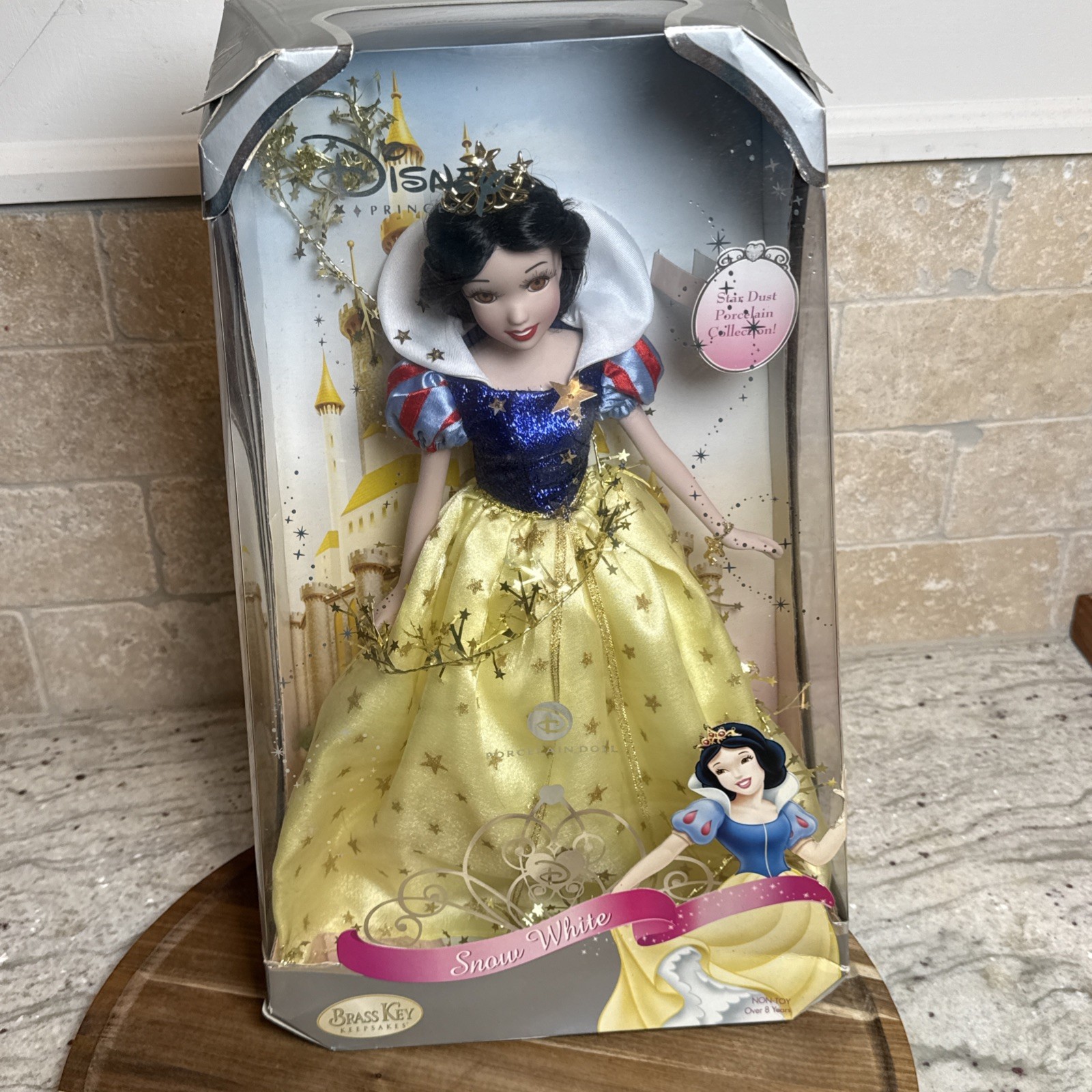 Snow White Porcelain Doll Brass Key Keepsakes Disney Princess Star Dust NIB