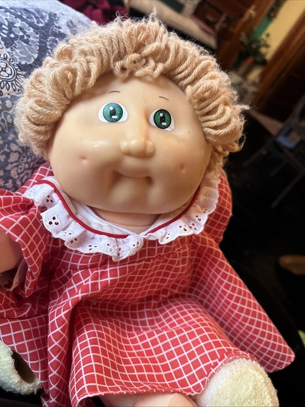 , green eyes Cabbage Patch Kid doll 1989