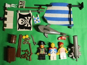 LEGO Rock Island Refuge 6273 Pirates Fortress Set