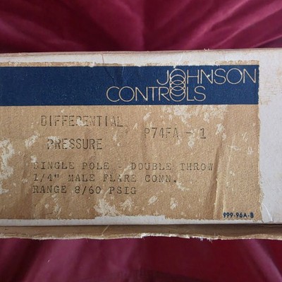 Johnson Controls PENN P74FA-1 Differential Pressure Control Switch NOS HVAC...
