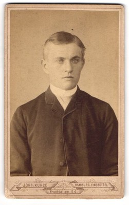 Fotografie Johs. Kuhse, Hamburg-Eimsbüttel, Fruchtallee 54, Junger Herr im Anzu 