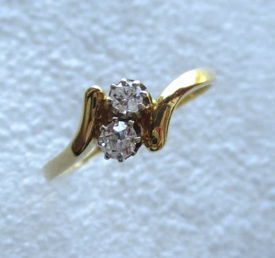 Feiner Ring in 585er Gold 15Kt-Gelbgold-2Diamanten-0,32ct & 0,30- RG 19 - 61 - Bild 1 von 4