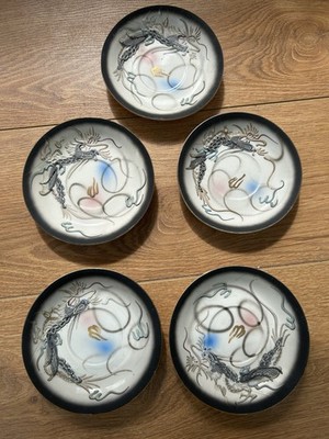 Vintage japanische Beilagenteller 5er Set mit Drachen Design in gutem Zustand