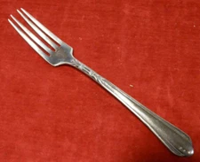 1 Dinner Fork Oneida Community Tudor Plate Silver Plate Vintage 40s 7 1/4 in
