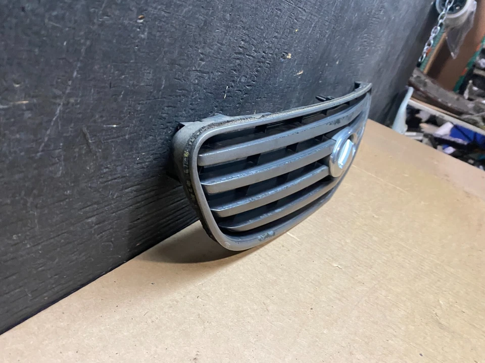 2002 2003 2004 Infiniti I35 Sedan Front Upper Grill Grille Oem J3791 DG - Image 3 of 4