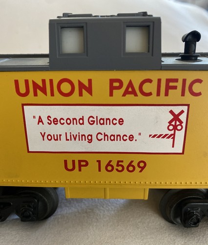 Lionel—Union Pacific Center Cupola Caboose 16569, #6-16561, Illuminated  Interior 23922165619 | eBay