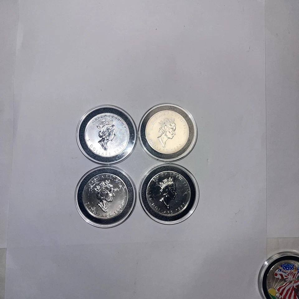 Un juego de 4, 1990 canadienses 1 oz cada una hoja de arce de plata pura Isabel II 5 dólares Foto 2 de 4